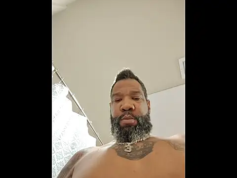 Snapshot of 3prettyboy3 chatting on March 18, 8:17 am 3prettyboy3 online show from March 18, 8:17 am