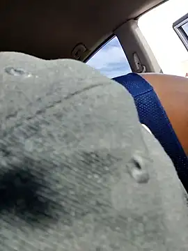 Snapshot of 3prettyboy3 chatting on April 3, 8:51 pm 3prettyboy3 online show from April 3, 8:51 pm