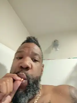 Snapshot of 3prettyboy3 chatting on April 4, 11:35 pm 3prettyboy3 online show from April 4, 11:35 pm