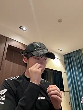 Snapshot of 1a1a1alll chatting on November 5, 3:23 pm 1a1a1alll online show from November 5, 3:23 pm