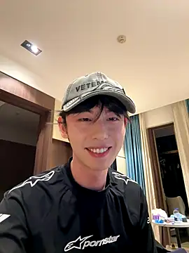 Snapshot of 1a1a1alll chatting on November 7, 5:57 pm 1a1a1alll online show from November 7, 5:57 pm