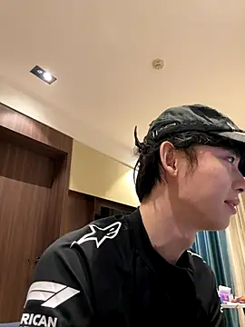 Snapshot of 1a1a1alll chatting on November 11, 2:28 pm 1a1a1alll online show from November 11, 2:28 pm