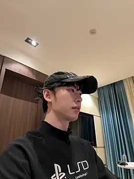 Snapshot of 1a1a1alll chatting on December 5, 2:25 pm 1a1a1alll online show from December 5, 2:25 pm