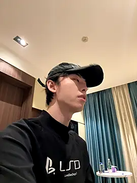 Snapshot of 1a1a1alll chatting on December 15, 2:54 pm 1a1a1alll online show from December 15, 2:54 pm