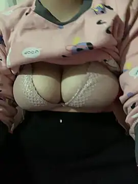Snapshot of Milk_Mom99 chatting on February 28, 2:20 am Milk Mom99 online show from February 28, 2:20 am
