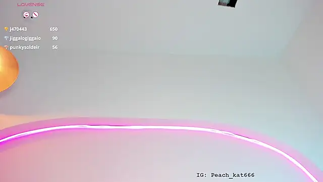 katiepeach  online show from December 23, 6:05 pm