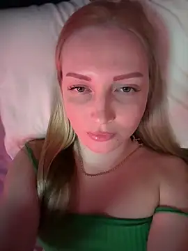 Snapshot of Aleksandrakis chatting on April 15, 8:20 pm Aleksandrakis online show from April 15, 8:20 pm