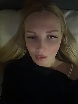 Snapshot of Aleksandrakis chatting on April 30, 8:57 pm Aleksandrakis online show from April 30, 8:57 pm