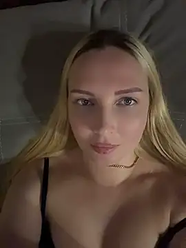 Snapshot of Aleksandrakis chatting on July 22, 8:22 pm Aleksandrakis online show from July 22, 8:22 pm