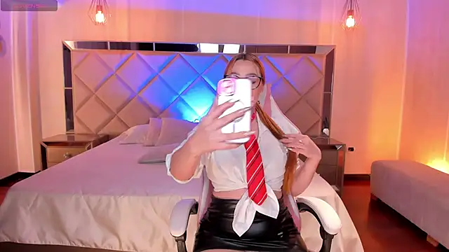 SamanthaKlein  online show from March 22, 3:20 am