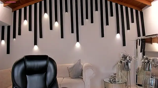 VictoriaMilan  online show from February 12, 8:07 pm