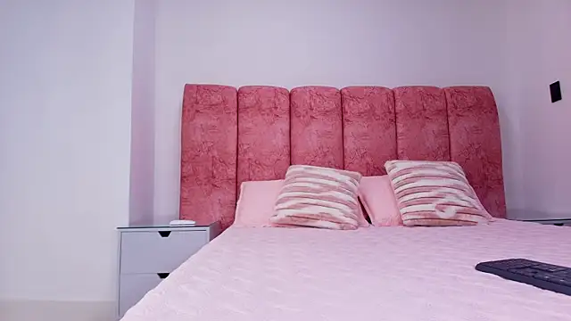 kendal rossi online show from December 15, 11:58 am