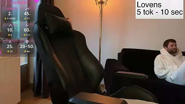 Snapshot of Sexy_Sweets chatting on February 21, 4:57 am Sexy Sweets online show from February 21, 4:57 am