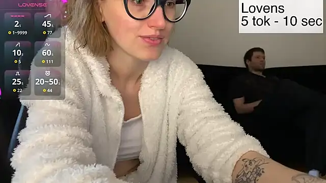 Snapshot of Sexy_Sweets chatting on March 4, 12:11 pm Sexy Sweets online show from March 4, 12:11 pm