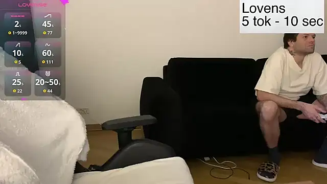 Snapshot of Sexy_Sweets chatting on March 10, 2:44 pm Sexy Sweets online show from March 10, 2:44 pm