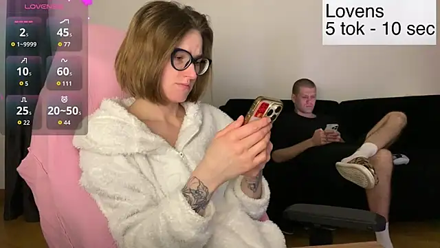 Snapshot of Sexy_Sweets chatting on March 25, 7:42 pm Sexy Sweets online show from March 25, 7:42 pm