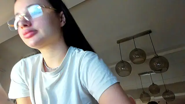 IreneVON online show from December 3, 4:09 am