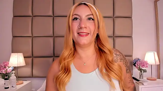 Snapshot of Emily_robertss chatting on February 2, 2:48 am Emily robertss online show from February 2, 2:48 am