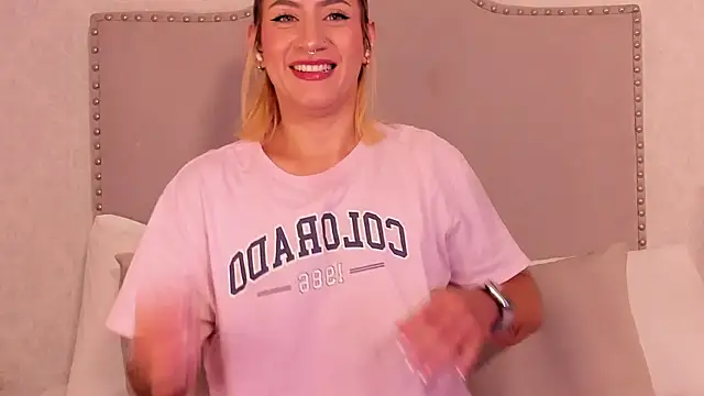 Snapshot of Emily_robertss chatting on September 18, 3:30 am Emily robertss online show from September 18, 3:30 am