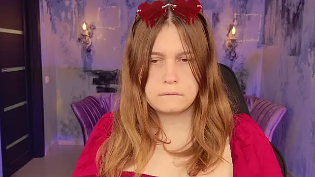 Snapshot of FioraMarmoris chatting on October 9, 1:42 pm FioraMarmoris online show from October 9, 1:42 pm