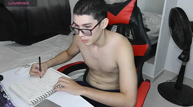 Snapshot of johan_buggy chatting on January 28, 12:05 am johan buggy online show from January 28, 12:05 am