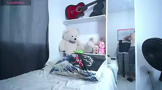 Snapshot of johan_buggy chatting on February 2, 8:24 am johan buggy online show from February 2, 8:24 am