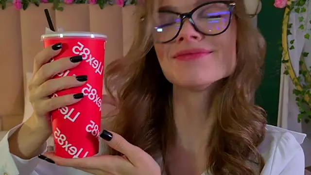 Eva Natsumi online show from December 3, 6:59 am