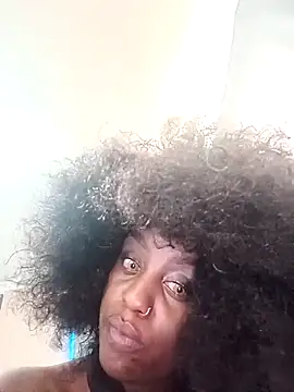 Snapshot of Queen-Chocolate chatting on April 11, 8:40 am Queen-Chocolate online show from April 11, 8:40 am