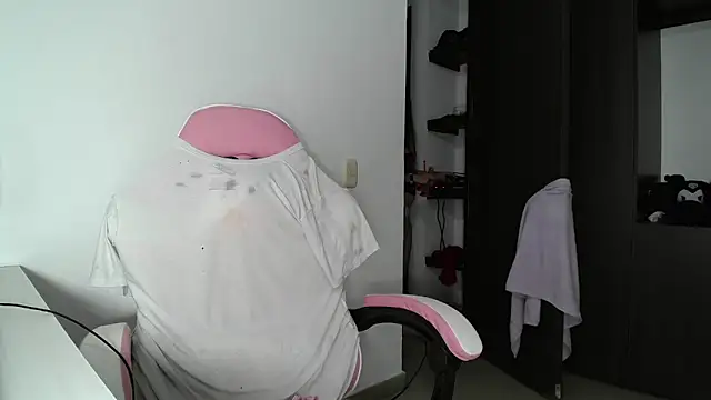 Snapshot of venelope1 chatting on May 12, 2:41 am venelope1 online show from May 12, 2:41 am