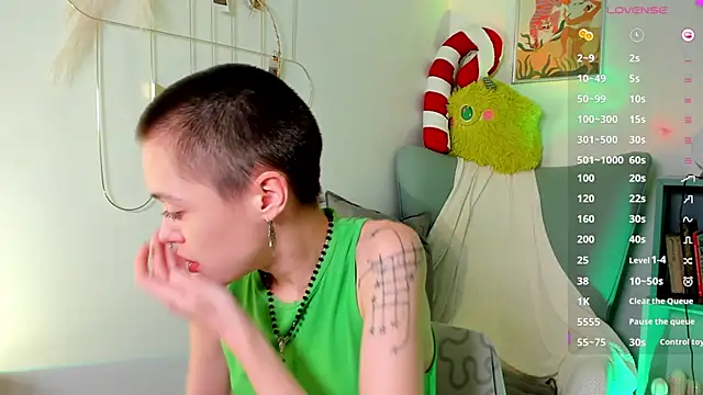 PamelaYong online show from January 12, 1:37 pm