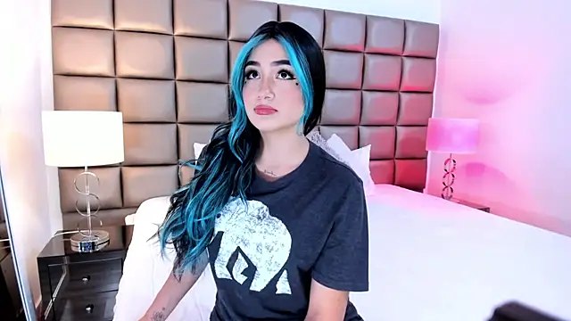 Snapshot of AnnyHizzle chatting on February 2, 9:34 pm AnnyHizzle online show from February 2, 9:34 pm