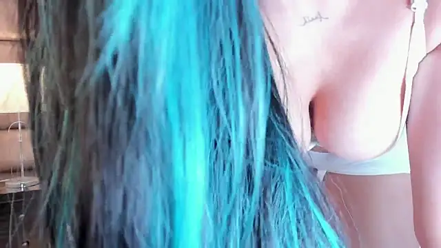 Snapshot of AnnyHizzle chatting on February 9, 1:55 am AnnyHizzle online show from February 9, 1:55 am