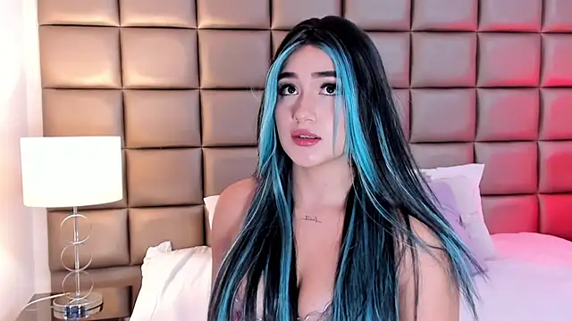 Snapshot of AnnyHizzle chatting on February 9, 9:39 pm AnnyHizzle online show from February 9, 9:39 pm