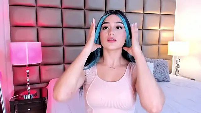 Snapshot of AnnyHizzle chatting on February 18, 9:20 pm AnnyHizzle online show from February 18, 9:20 pm