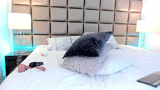 Snapshot of AnnyHizzle chatting on February 22, 12:27 am AnnyHizzle online show from February 22, 12:27 am