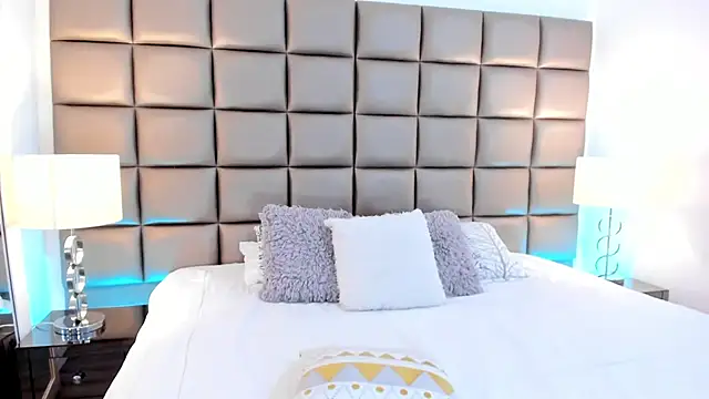 Snapshot of AnnyHizzle chatting on February 24, 10:25 pm AnnyHizzle online show from February 24, 10:25 pm