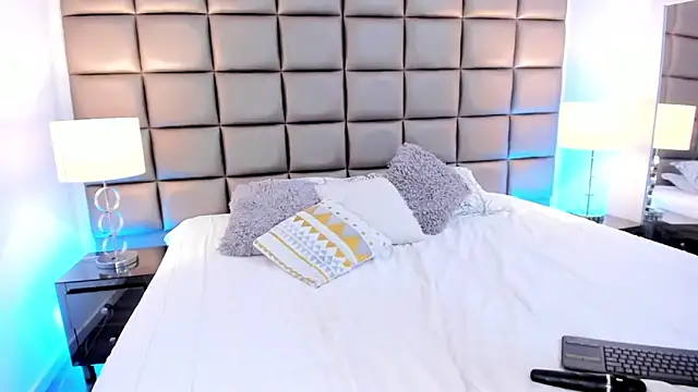 Snapshot of AnnyHizzle chatting on March 1, 3:43 am AnnyHizzle online show from March 1, 3:43 am