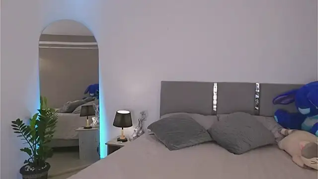 Snapshot of AnnyHizzle chatting on September 22, 2:35 am AnnyHizzle online show from September 22, 2:35 am