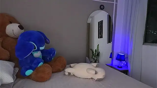 Snapshot of AnnyHizzle chatting on October 1, 1:11 am AnnyHizzle online show from October 1, 1:11 am