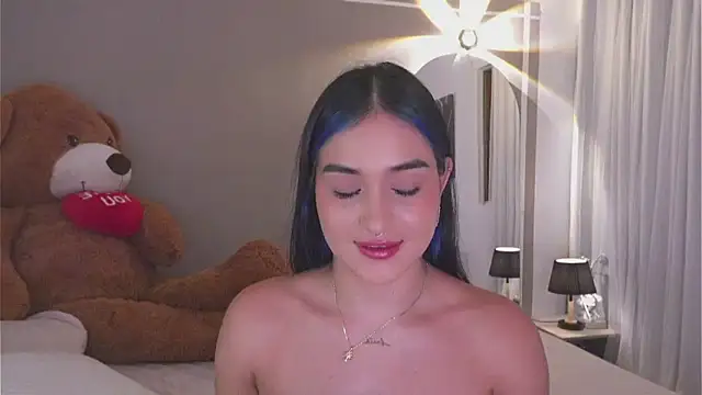 Snapshot of AnnyHizzle chatting on October 16, 1:39 am AnnyHizzle online show from October 16, 1:39 am