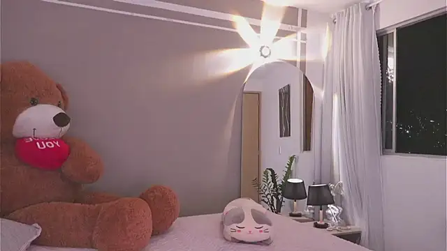 Snapshot of AnnyHizzle chatting on October 28, 3:32 am AnnyHizzle online show from October 28, 3:32 am