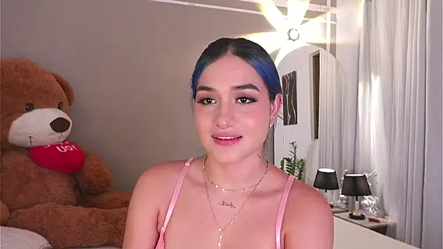 Snapshot of AnnyHizzle chatting on November 3, 2:57 am AnnyHizzle online show from November 3, 2:57 am