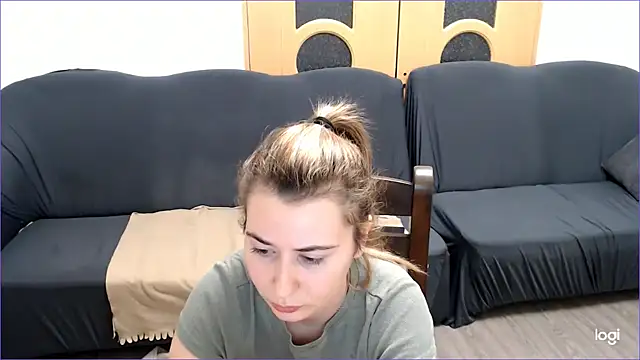 VioletaFlower7 online show from December 18, 6:46 pm