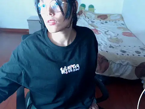 Snapshot of home_vlak chatting on November 11, 11:49 pm home vlak online show from November 11, 11:49 pm