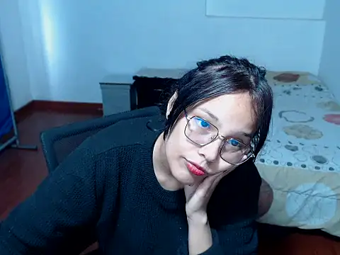 Snapshot of home_vlak chatting on November 13, 4:28 pm home vlak online show from November 13, 4:28 pm