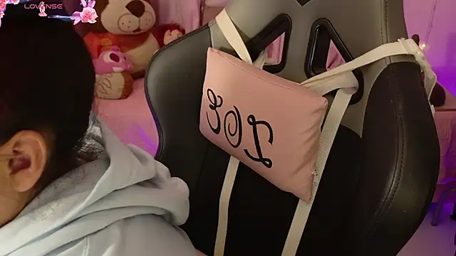 zoesullivan online show from June 15, 9:33 am