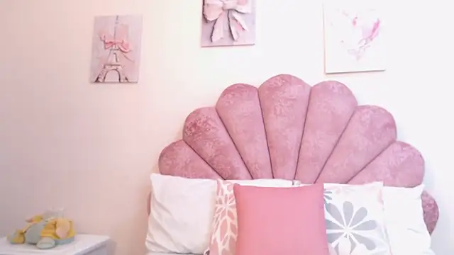 MilaaAdams online show from June 8, 11:21 am