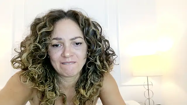 Juliabadlee online show from July 13, 2:03 am