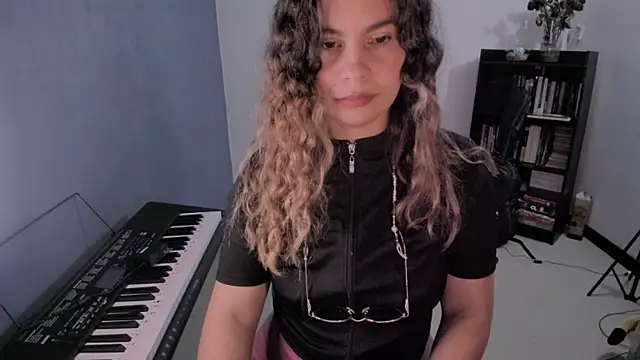 gigi stephans online show from July 14, 1:52 am