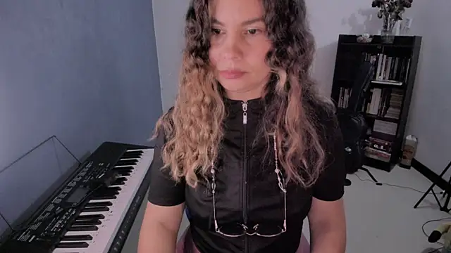 gigi stephans online show from July 14, 2:05 am